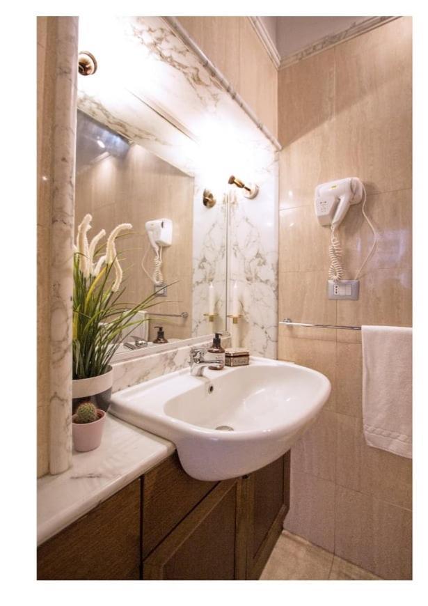Lovely Apartments In City Centre "Third Floor, Without Elevator" ローマ エクステリア 写真